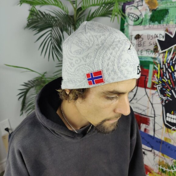 Y2K 'Phenix Skiing' Sweden sample beanie - Picture 2 of 4
